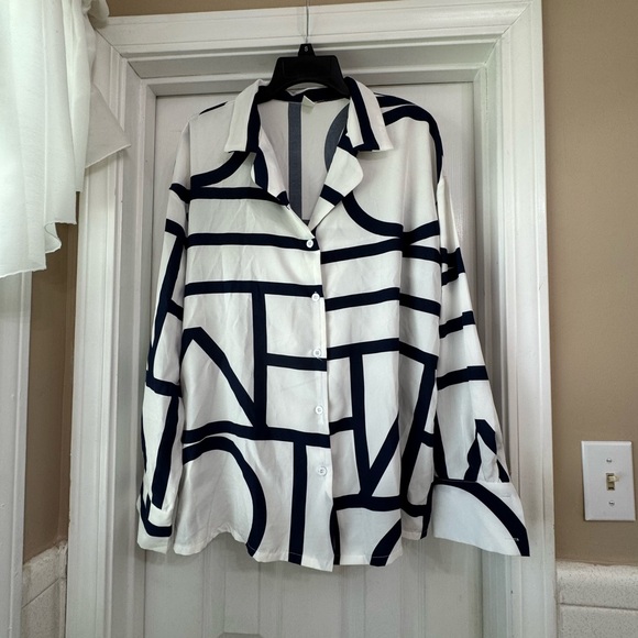 Navy and White Striped Women's Top Size XL - Picture 6 of 10